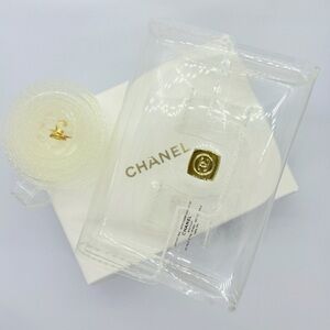 CHANEL makeup clear pouch (gift)